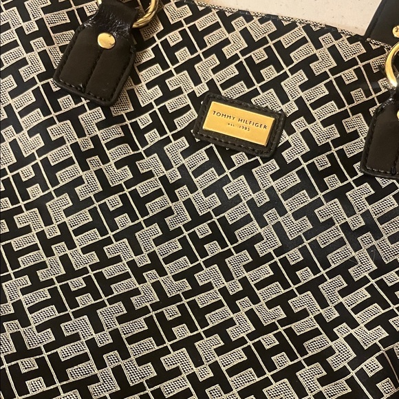 Tommy Hilfiger Black and Cream Geometric Tote - Picture 5 of 10
